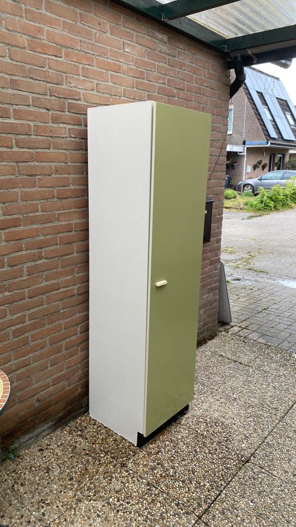 Retro kast smal en hoog groen, Ophalen