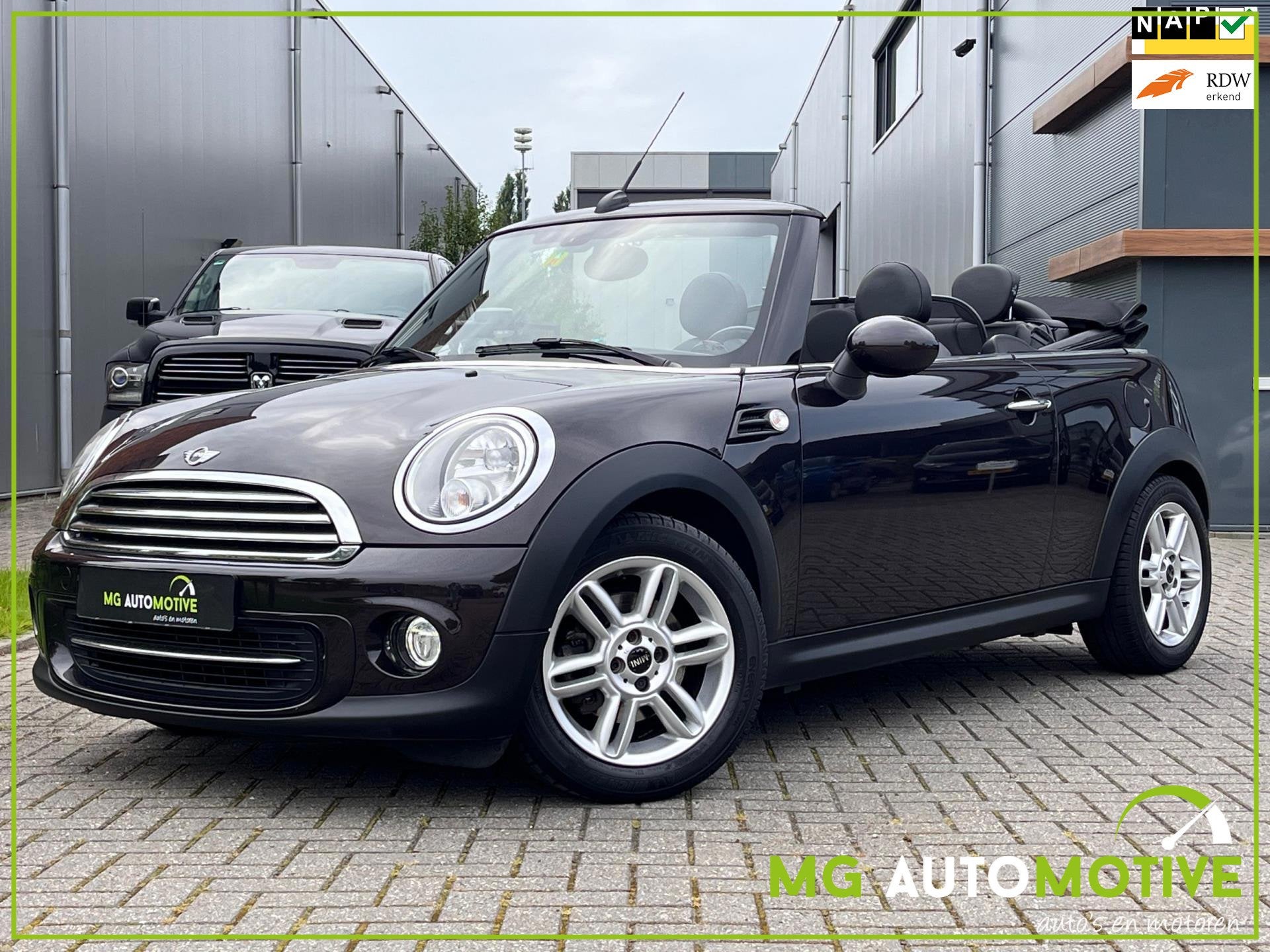 Mini Mini Cabrio 1.6 Cooper Chili | Leder | Navi | NL auto |, Dealer onderhouden, Gebruikt, 4 cilinders, 4 stoelen