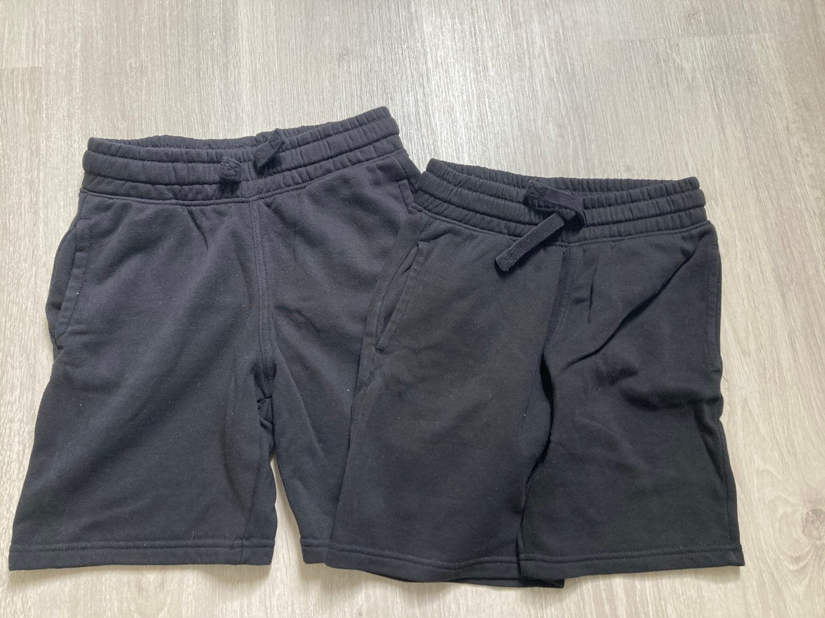 2x short joggingstof jongen 134 h&m, Kinderen en Baby's, Kinderkleding | Maat 134, Ophalen of Verzenden, Zo goed als nieuw, Jongen