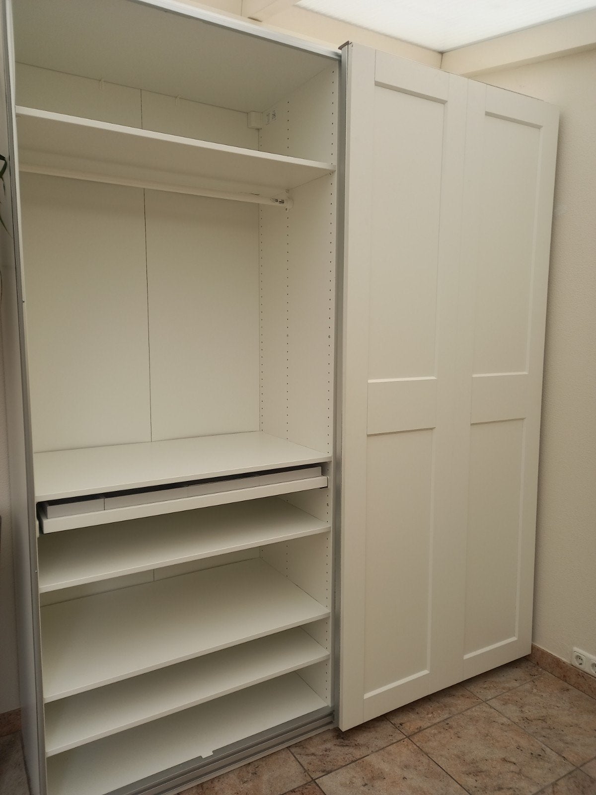 witte ikea kast met schuif deuren., Huis en Inrichting, Ophalen of Verzenden, 50 tot 75 cm, 200 cm of meer, 200 cm of meer