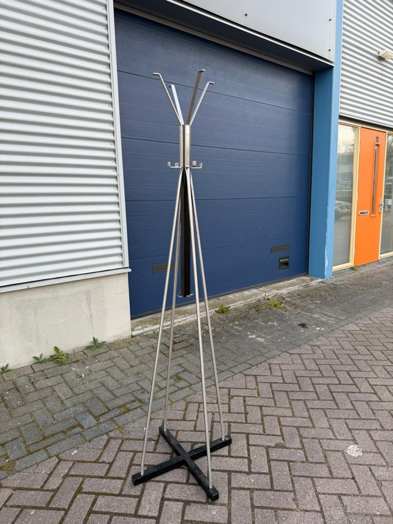 Moderne staande kapstok - RVS en zwart design, Huis en Inrichting, Gebruikt, Ophalen of Verzenden, Metaal, Staande kapstok