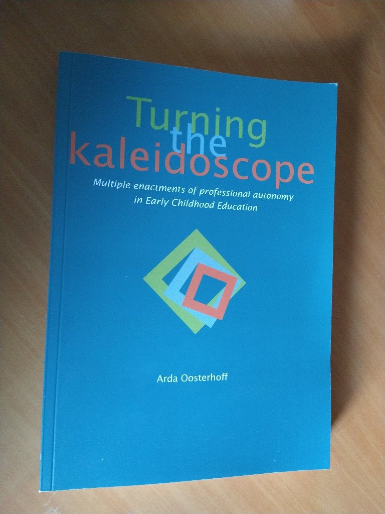 Turning the Kaleidoscope - Arda Oosterhoff (PhD Thesis), Ophalen of Verzenden, Zo goed als nieuw, Arda Oosterhoff, Sociale wetenschap