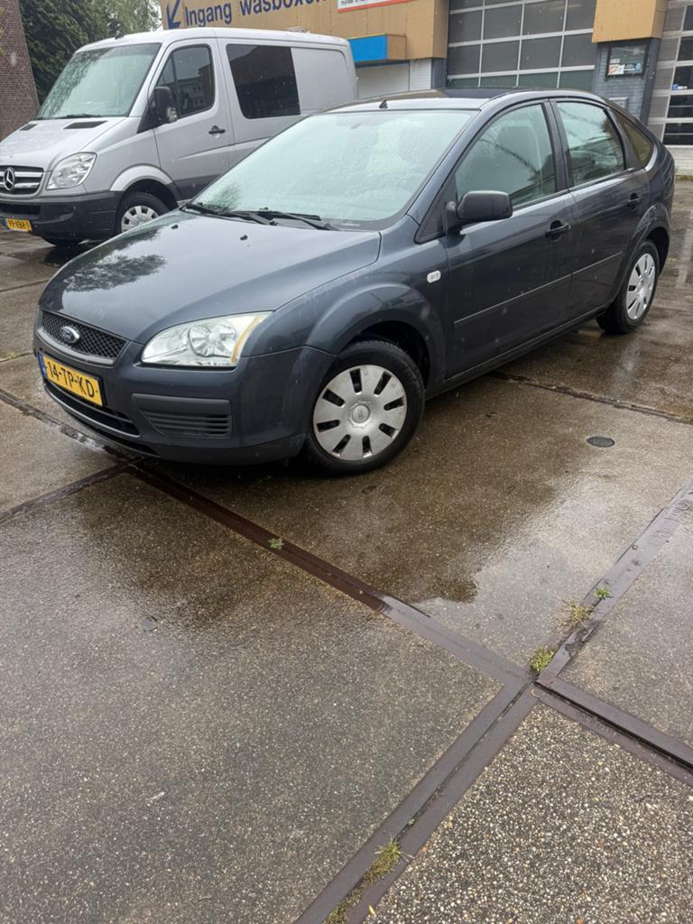 Ford Focus 1.4 59KW 5D 2007  AIRCO 1 JAAR APK, Auto's, Ford, 1147 kg, 4 cilinders, 620 kg, 49 €/maand