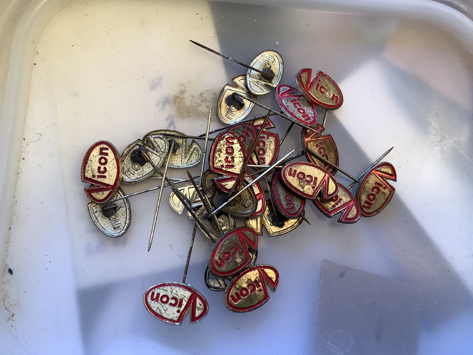25 speldjes Vicon, Verzamelen, Speldjes, Pins en Buttons, Ophalen of Verzenden, Gebruikt, Overige onderwerpen