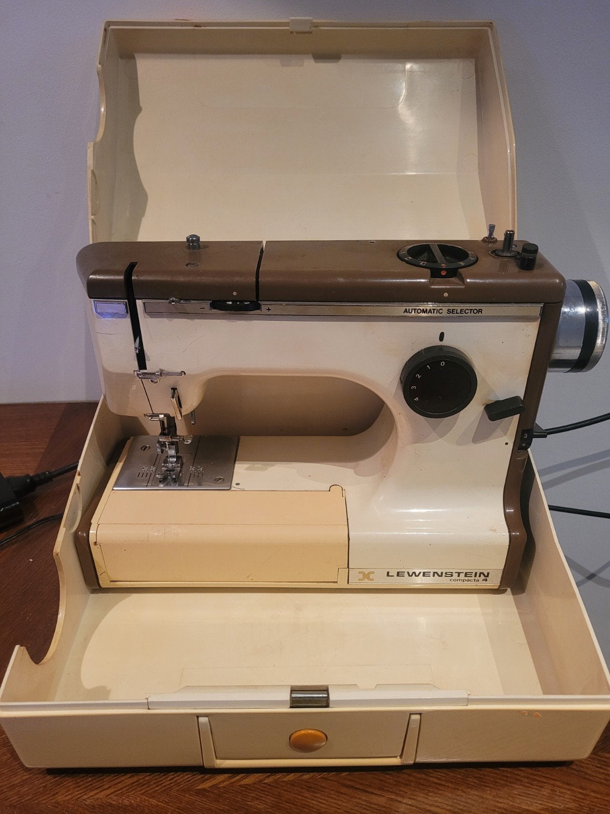 Lewenstein Compacta 4 Naaimachine - Vintage Model, Hobby en Vrije tijd, Ophalen of Verzenden, Gebruikt, Naaimachine, Lewenstein
