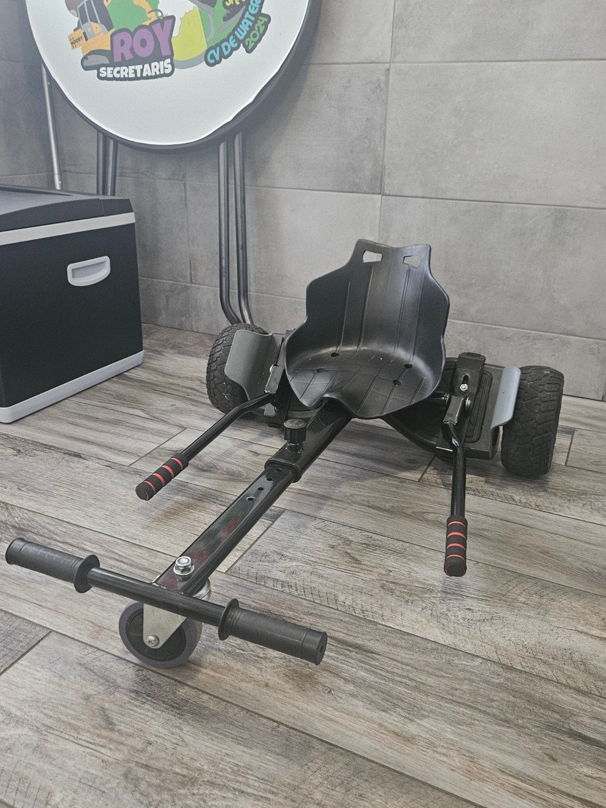 Hoverboard 8.5 inch met zitje en oplader, Ophalen, Zo goed als nieuw