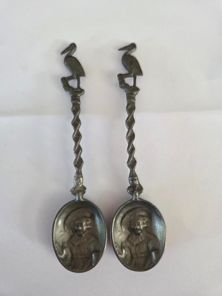 Vintage Tinnen Lepeltjes met Ooievaar en Rembrandt Reliëf, Ophalen of Verzenden
