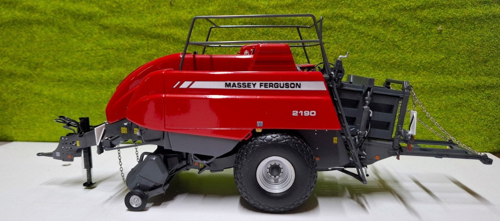 Universal Hobbies Massey Ferguson 2190 Grootpakpers 1:32, Ophalen of Verzenden, Gebruikt, Tractor of Landbouw, Universal Hobbies