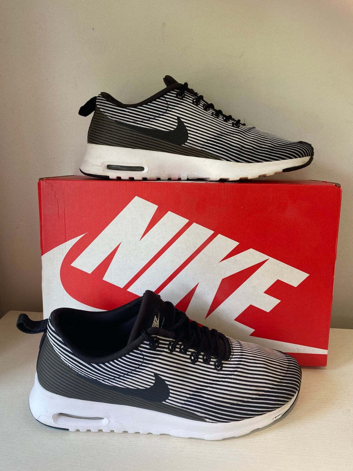 Sneakers Nike Air Max Thea. Maat 39/40. Grijs, wit streep, Ophalen of Verzenden, Grijs, Sneakers of Gympen