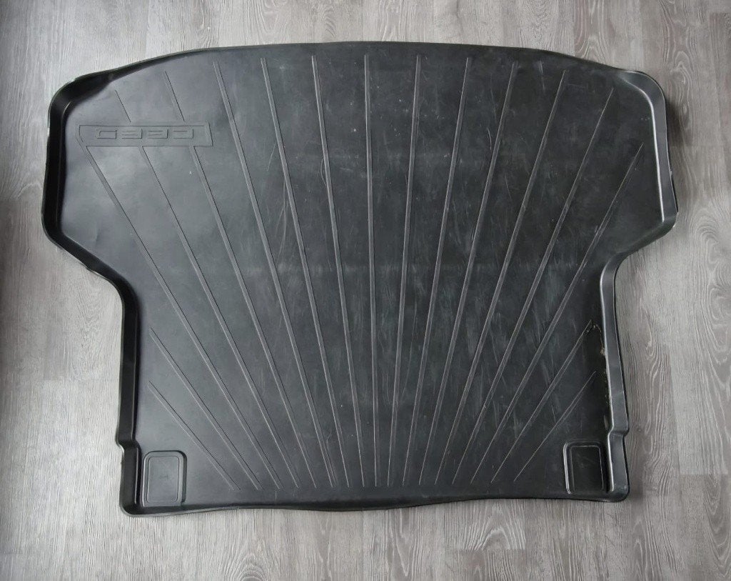 Kofferbakmat Kia Ceed (SW) met antislip en opstaande rand, Ophalen, Gebruikt
