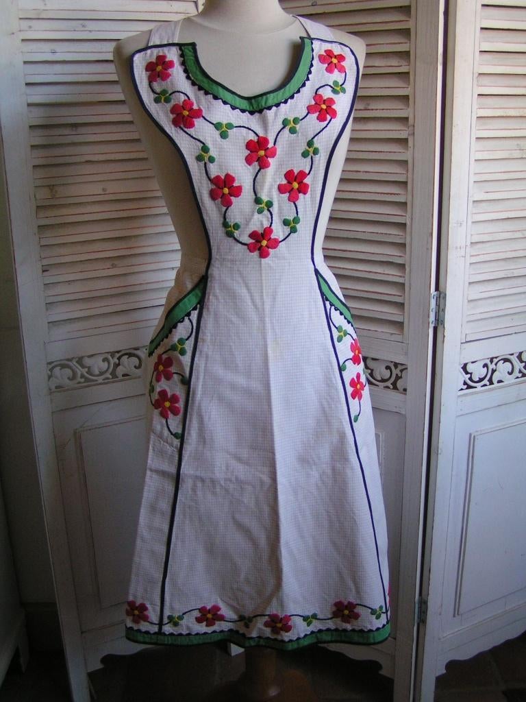 vintage handgeborduurd schort nr XX 307, Verzenden, Gebruikt, Beige, Tafelkleed of Tafelzeil