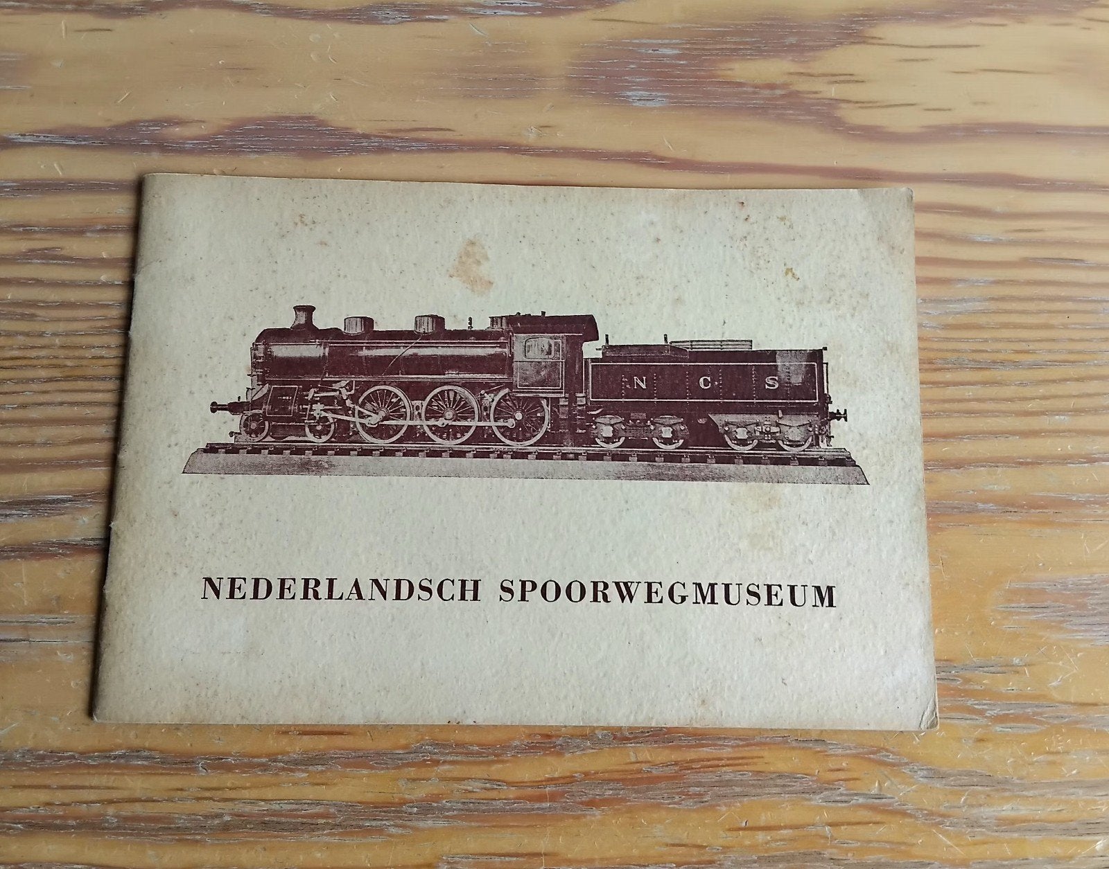 Het Nederlandsch Spoorwegmuseum - Historisch Boekje, Ophalen of Verzenden, Gelezen, Henri Asselbergs, Trein