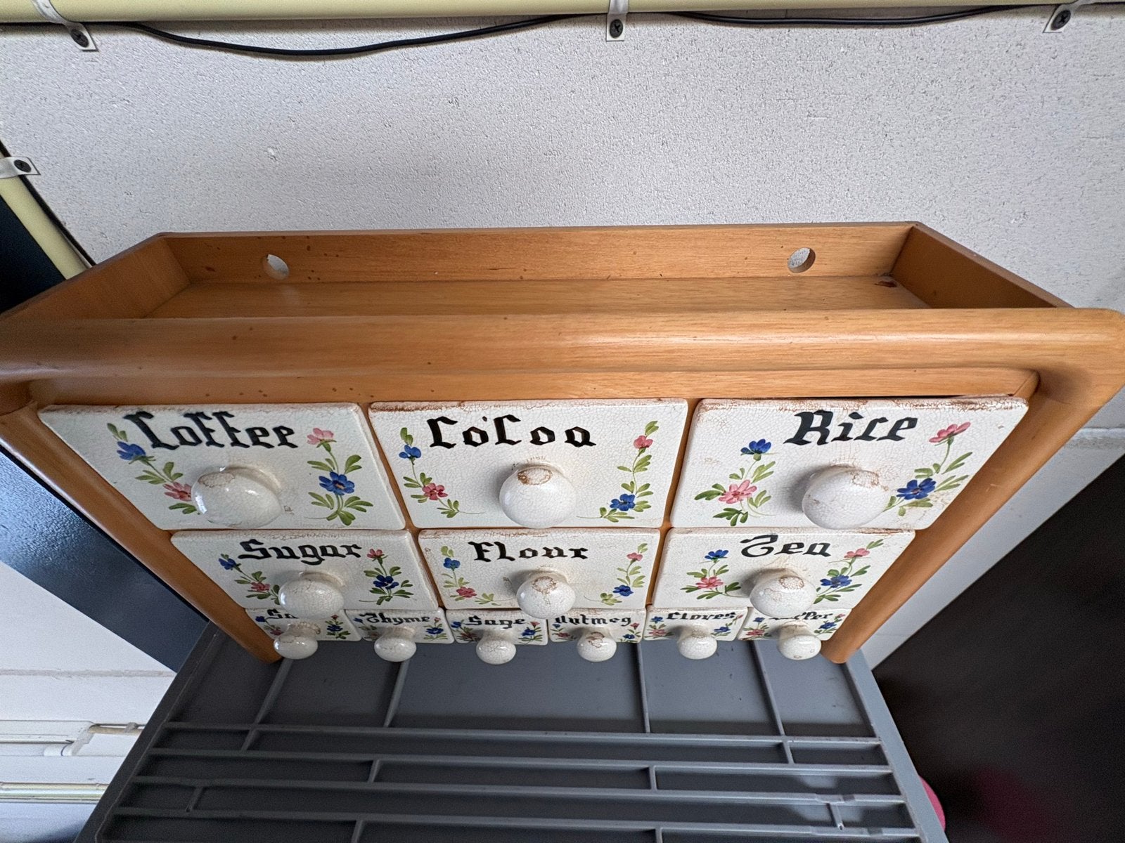 Vintage Kruidenrek met Porseleinen Lades, Antiek en Kunst, Antiek | Keukenbenodigdheden, Ophalen of Verzenden