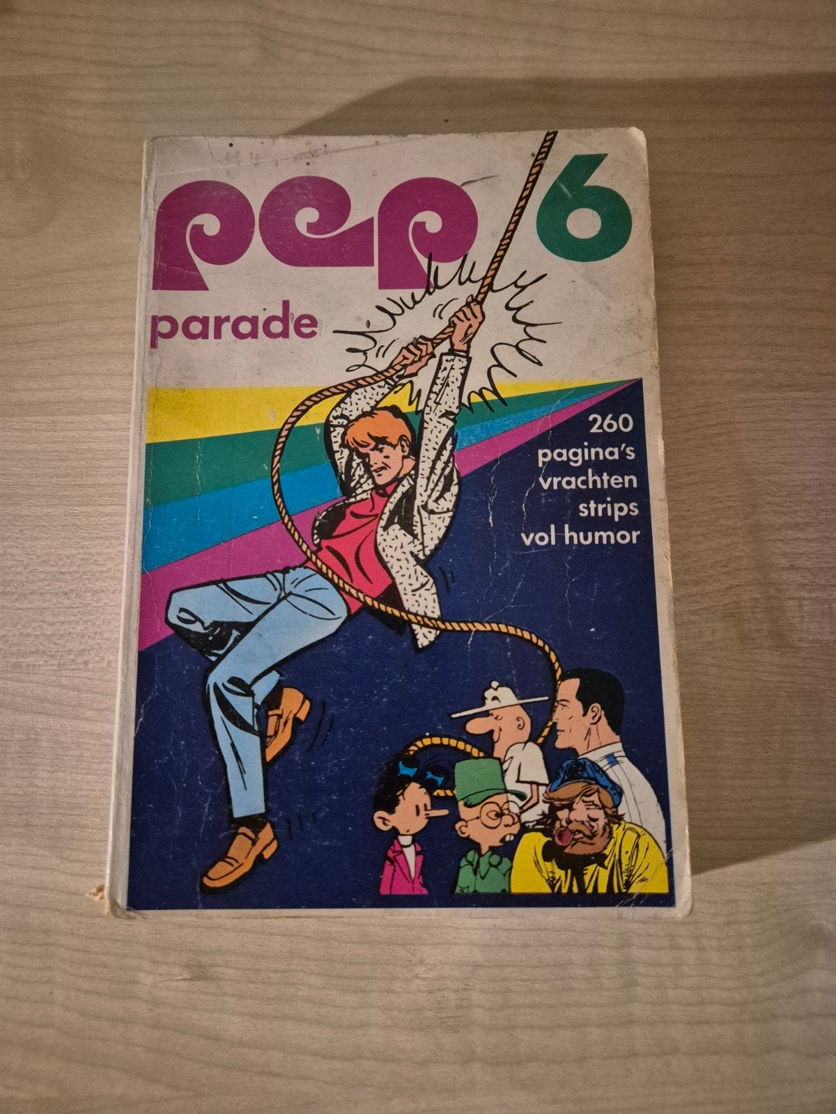 Vintage stripboek Pep Parade 6 (1972) - 260 pagina's, Eén comic, Ophalen of Verzenden, Gelezen, Europa