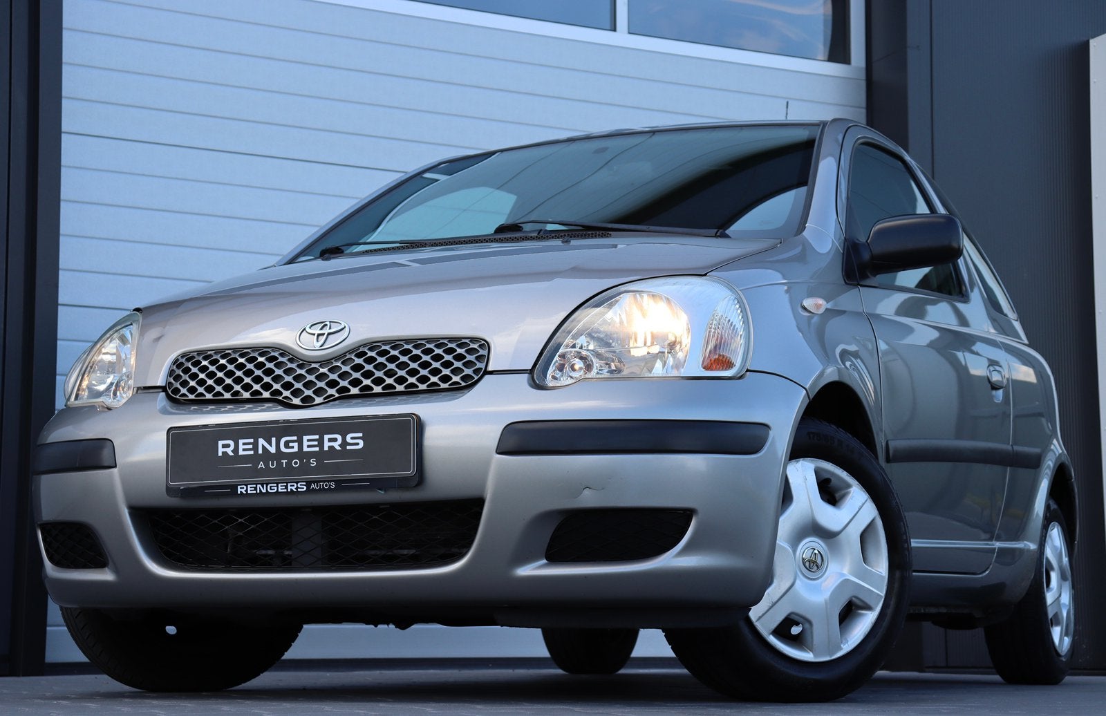 Toyota Yaris 1.3 16V | 140.000km | Airco | Trekhaak, Voorwielaandrijving, Stof, 4 cilinders, 400 kg