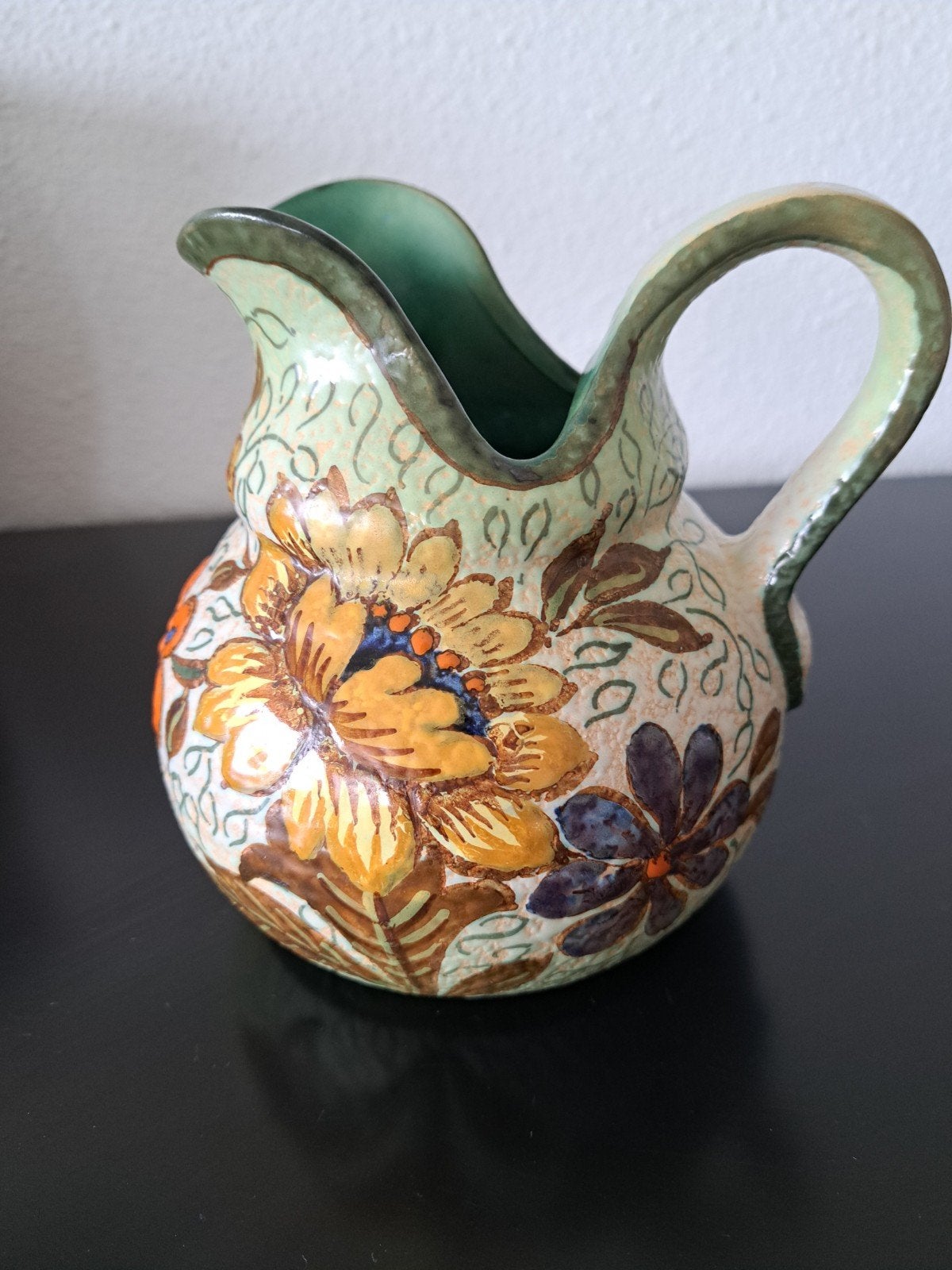 Decoratieve kan van Margano plateel, Ophalen