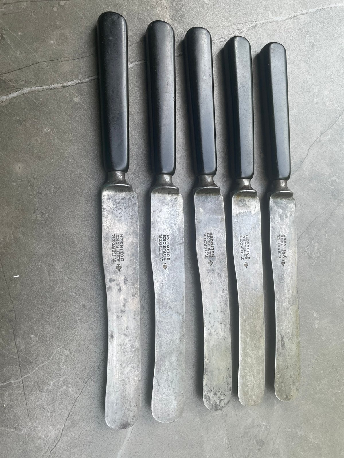 5 antieke F. Herder Solingen messen Koolstofstaal  Brocante, Overige materialen, Gebruikt, Los bestek, Ophalen of Verzenden