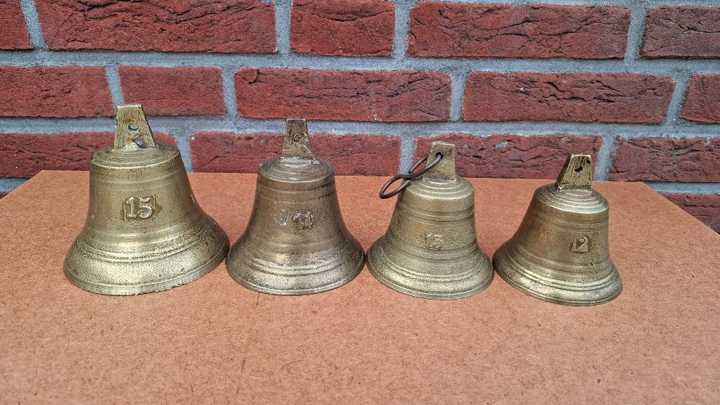 bellen brons 4 stuks, Antiek en Kunst, Antiek | Koper en Brons, Ophalen of Verzenden, Brons