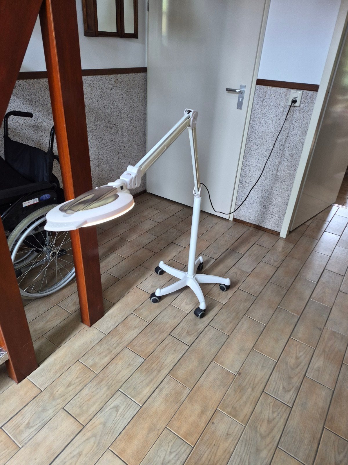 Mooie loepleeslamp met voet en wieltjes, geheel scharnierbaa, Ophalen, Gebruikt, Loeplamp