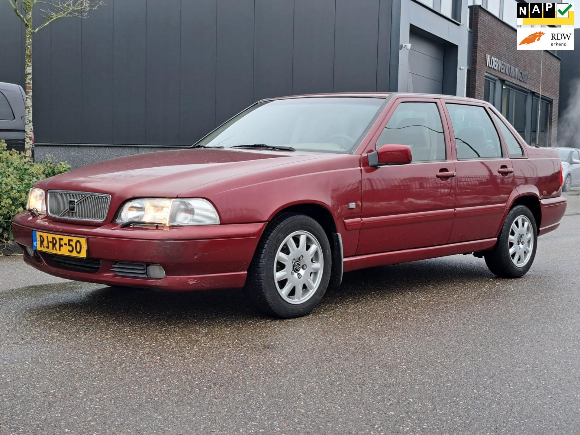 Volvo S70 2.5 Sports-Line Export/Handel, Auto's, Volvo, Gebruikt, Beige, Leder en Stof, Origineel Nederlands