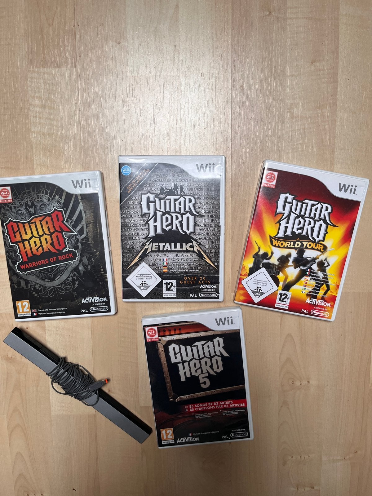 4 x Guitar Hero spellen incl. sensor bar, Ophalen, Muziek, Zo goed als nieuw, 3 spelers of meer