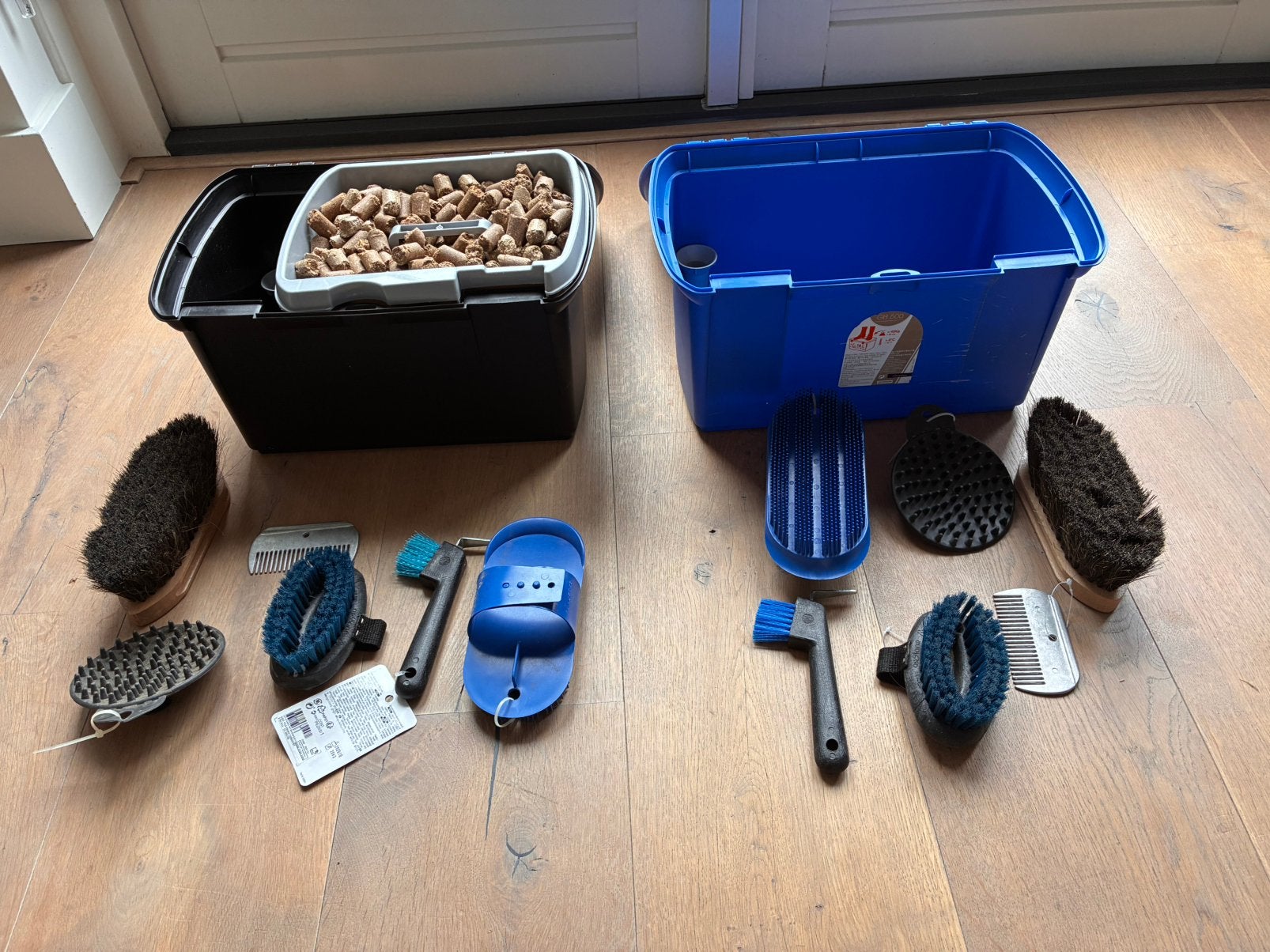 Poetskoffer (2), inclusief borstel/kammen set, Ophalen, Zo goed als nieuw