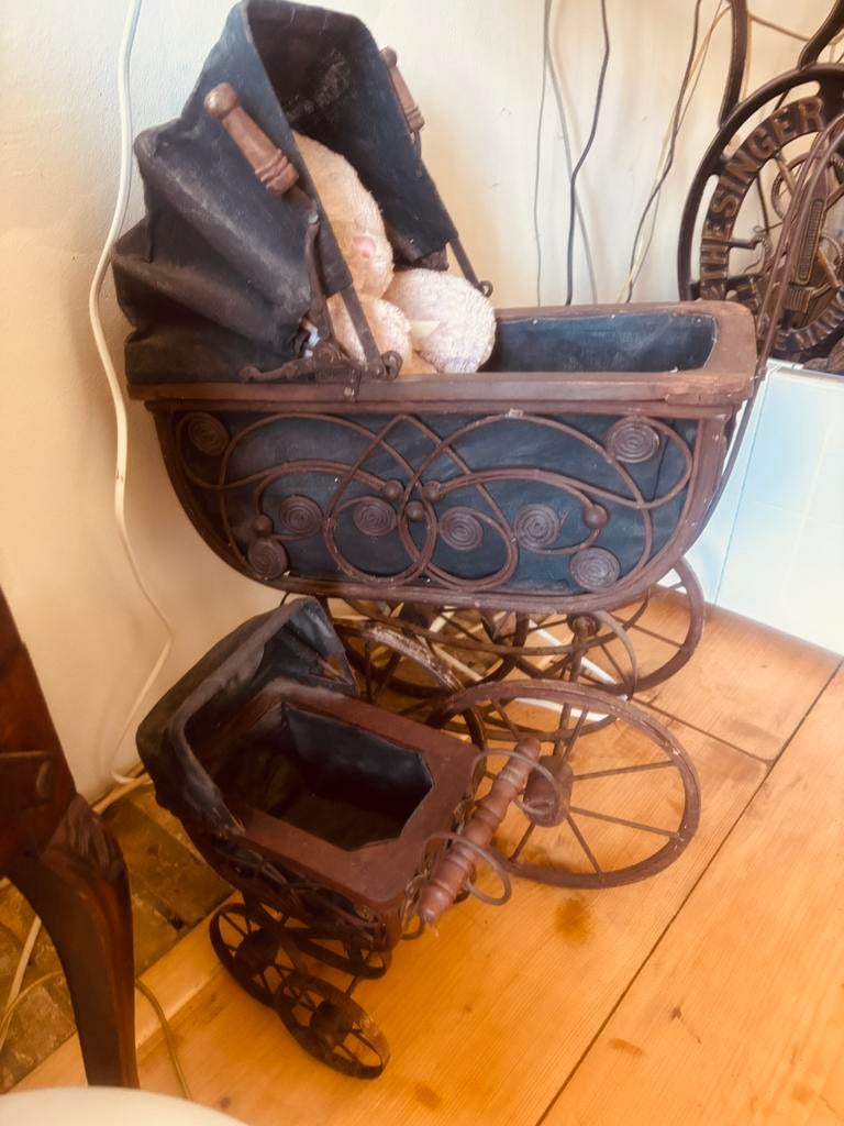 Antieke poppenwagens mini en maxi, Ophalen