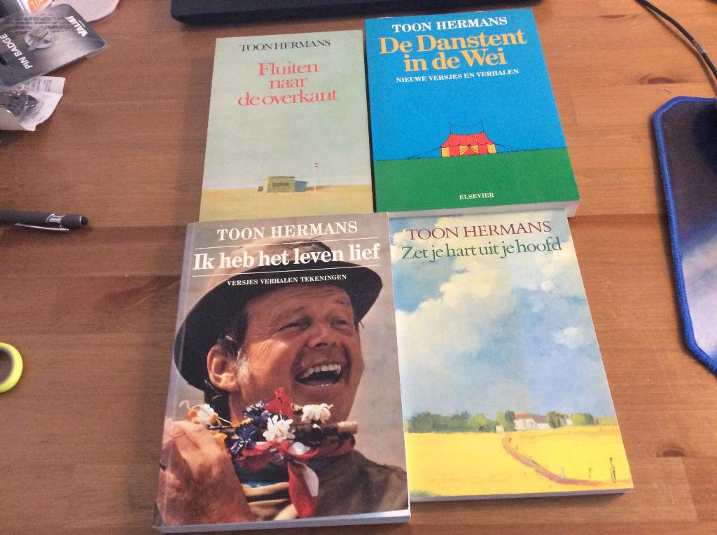 Toon Hermans vier verhalen/gedichten bundels. €5 per stuk, Boeken, Ophalen of Verzenden, Gelezen, Toon Hermans