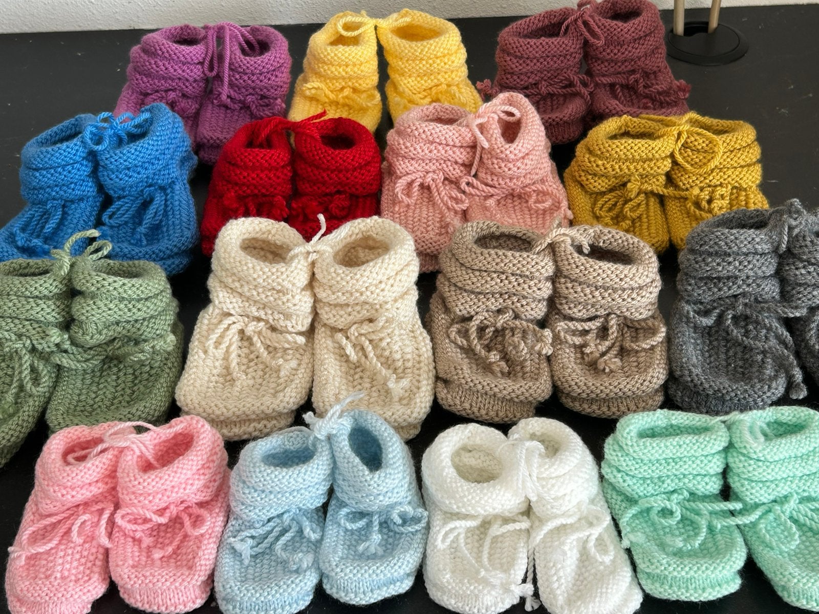 Gebreide babysokjes Nieuw div kleuren Leuk kraamcadeautje, Ophalen of Verzenden, Nieuw, Jongetje of Meisje, Sokjes