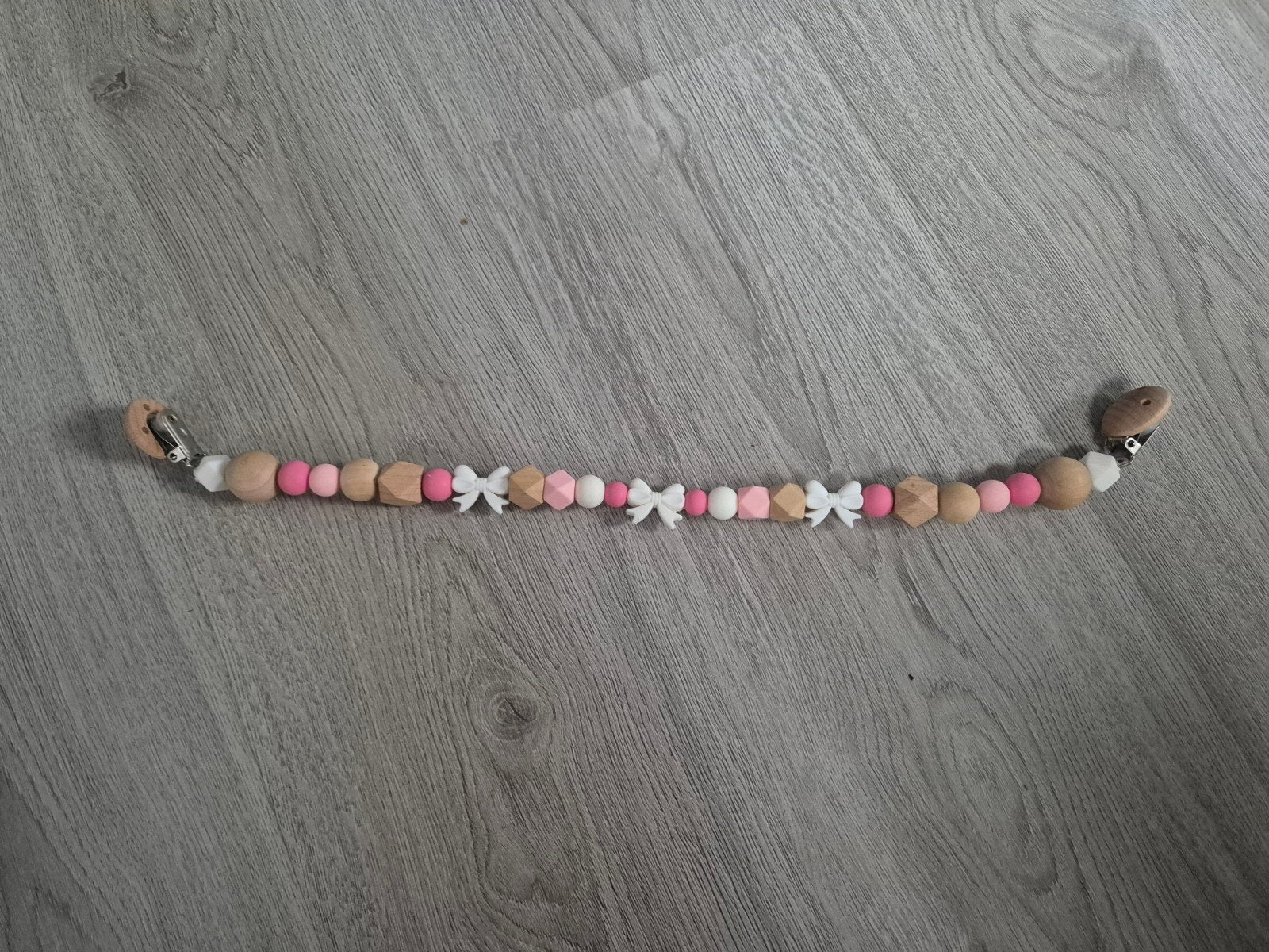 Kinderwagenspanner met houten en roze kralen, Ophalen, Zo goed als nieuw