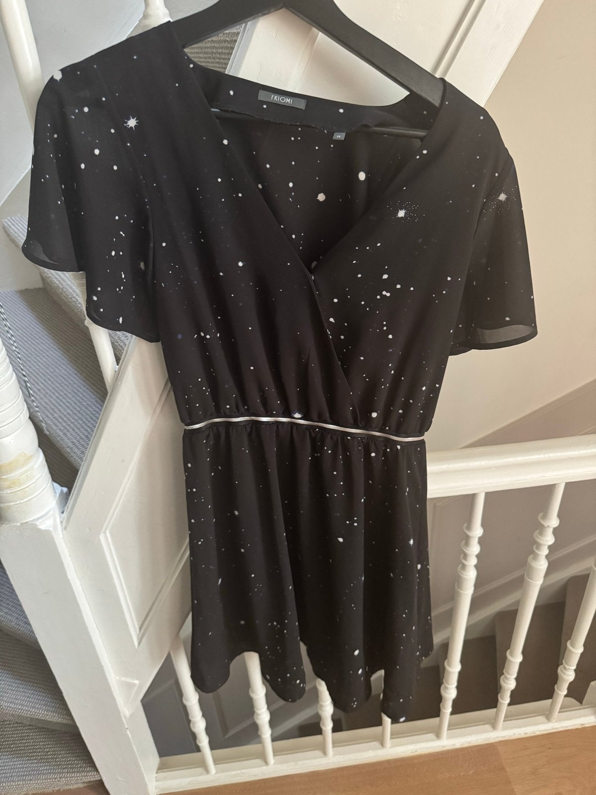 Zwarte jurk monki met sterrenprint, Kleding | Dames, Maat 38/40 (M), Zwart, Ophalen of Verzenden, Zo goed als nieuw