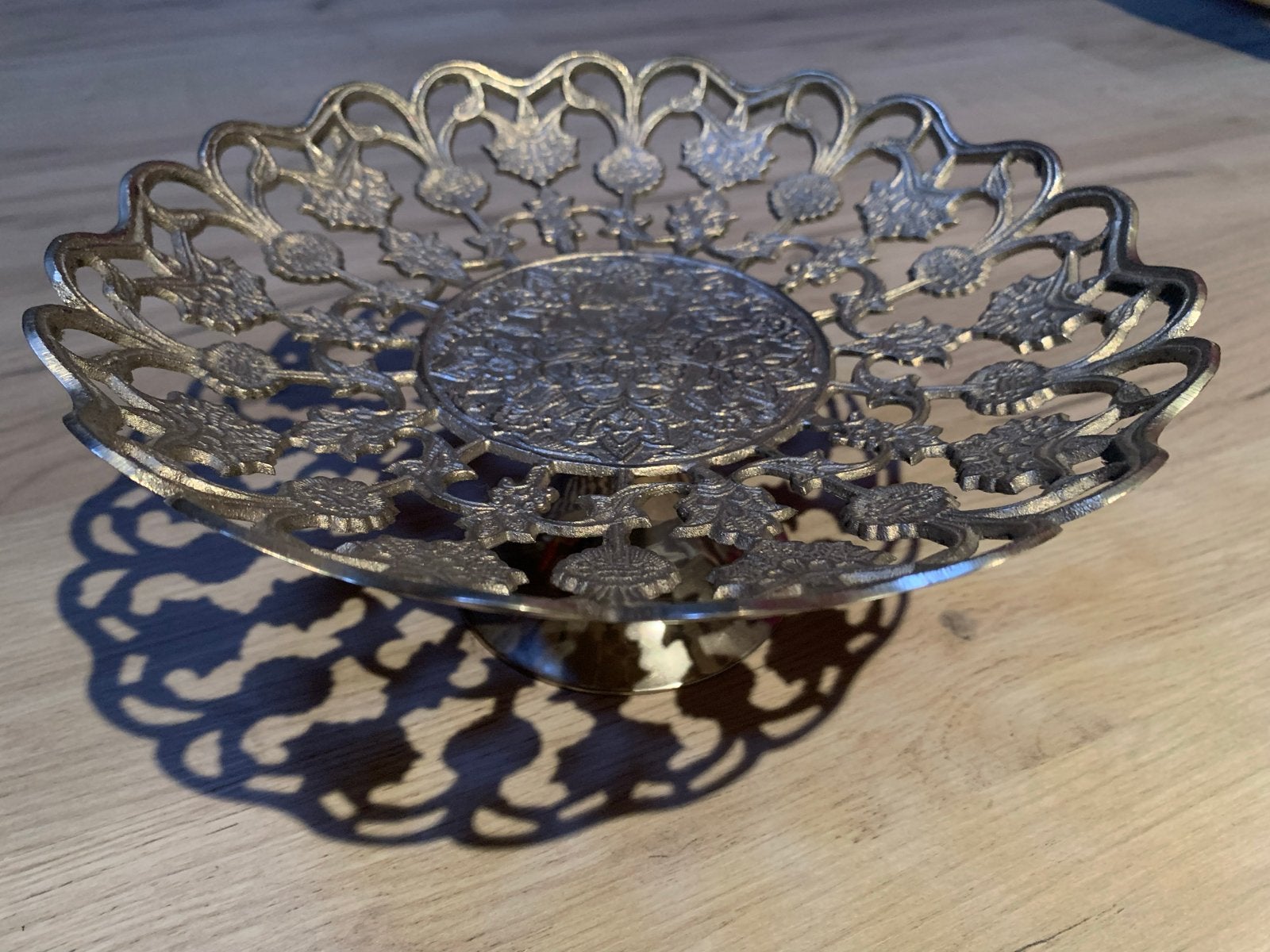 Antieke brocante sierlijke schaal met bloemenmotief, Ophalen of Verzenden