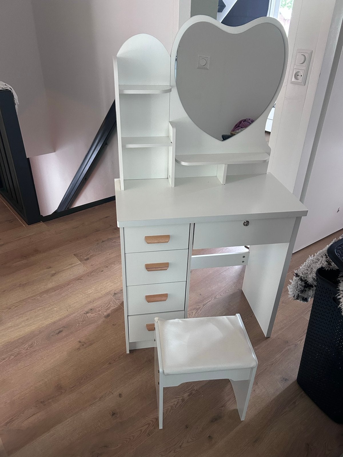 Witte kaptafel met hartvormige spiegel en krukje, Ophalen, 100 tot 150 cm, 50 tot 100 cm, Zo goed als nieuw