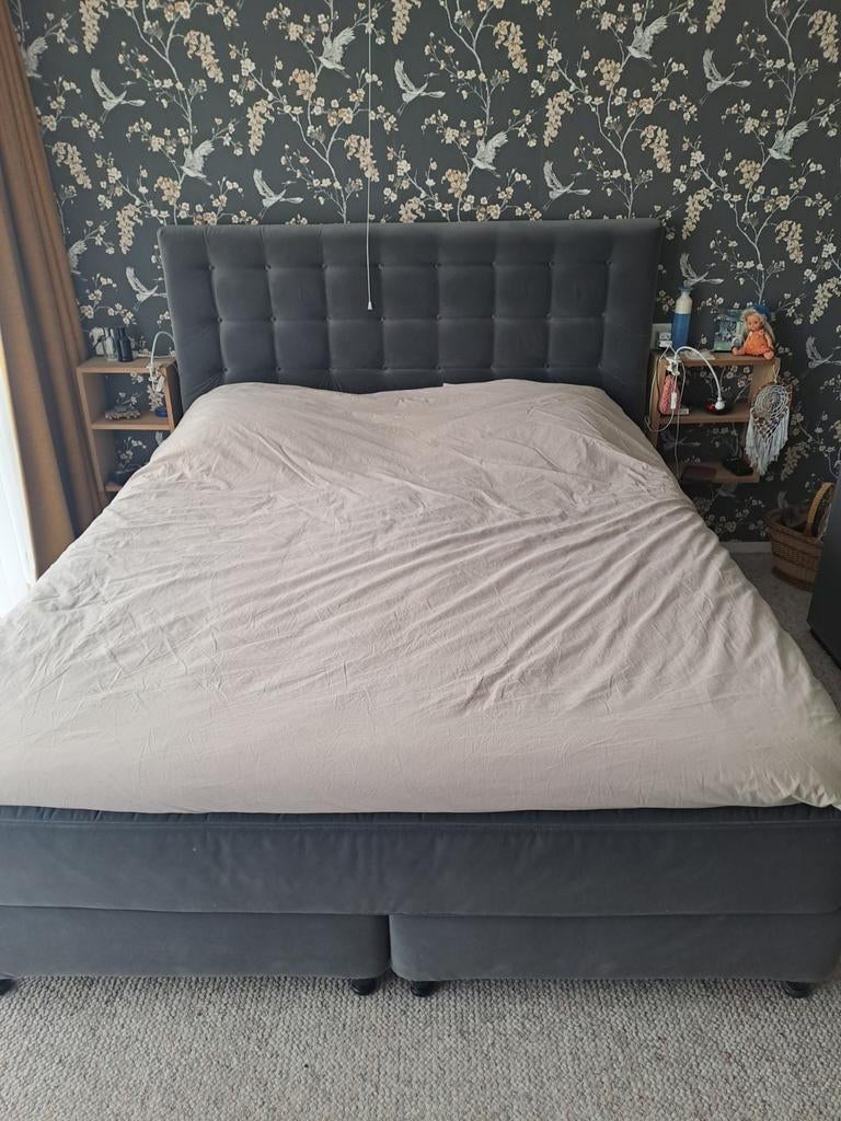 Tweepersoonsbed met gestoffeerd hoofdbord, Huis en Inrichting, Slaapkamer | Bedden, Ophalen, Gebruikt, Tweepersoons, 180 cm