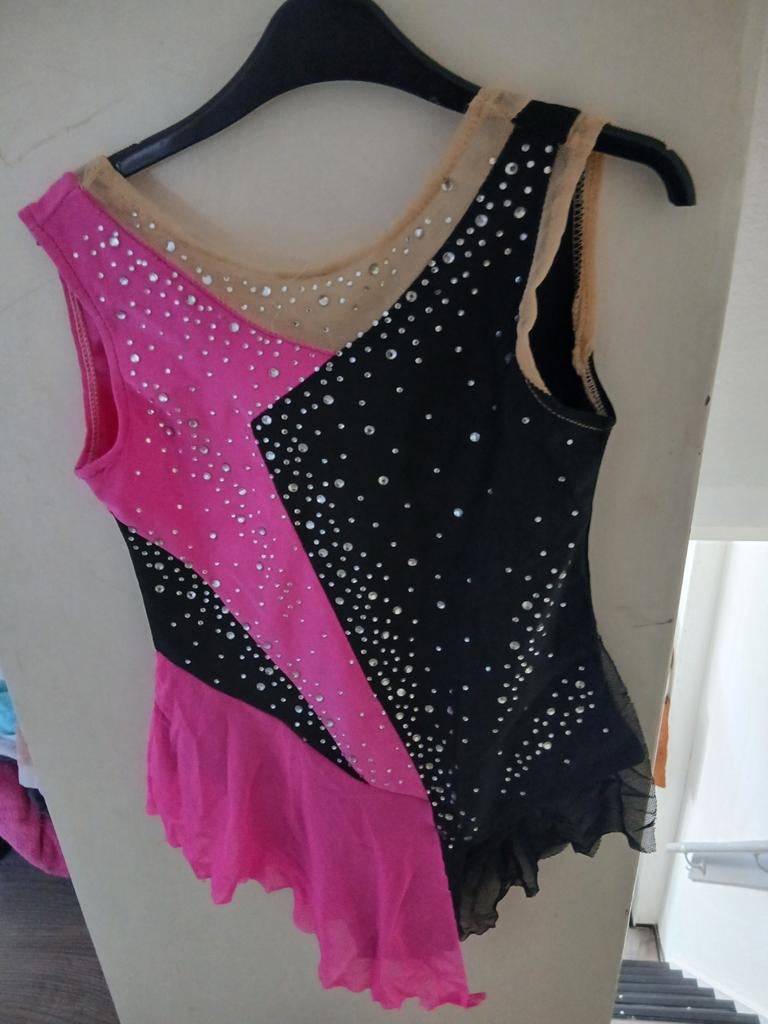 Leuke Ritmische gymnastiek pakje, Ophalen of Verzenden, Zo goed als nieuw, Roze, Kleiner dan kindermaat 122