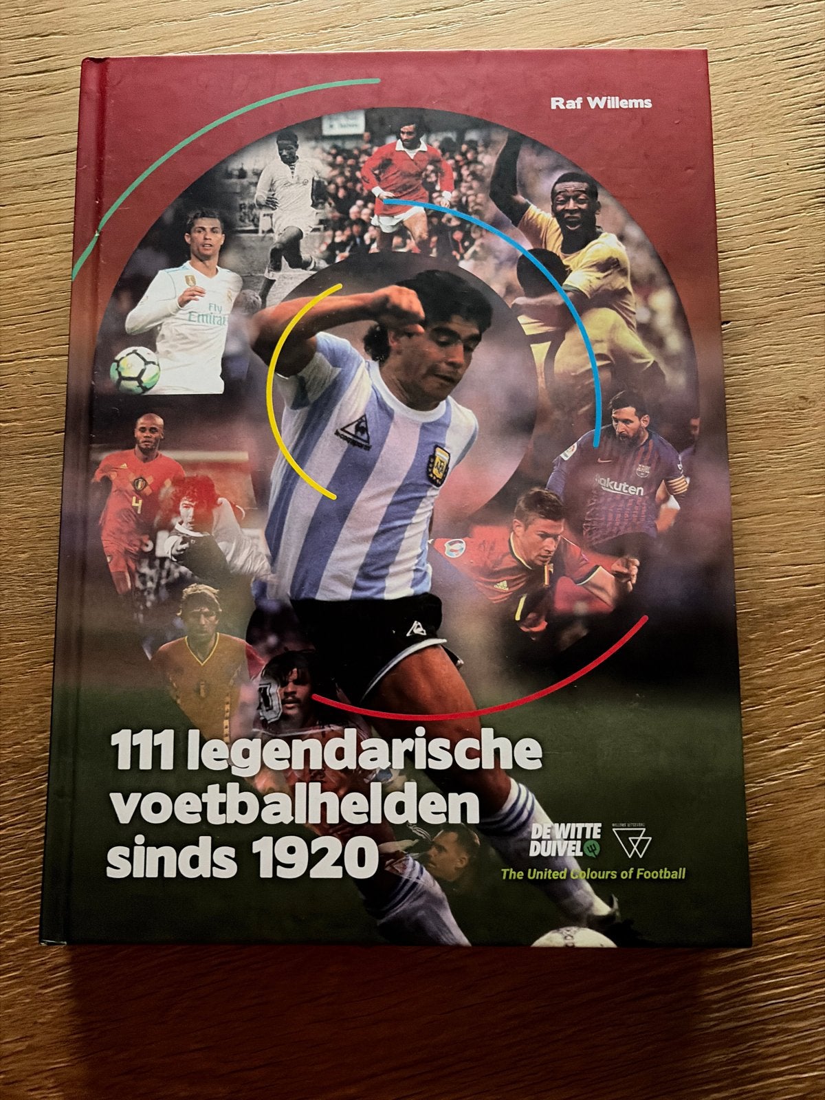 111 legendarische voetbalhelden sinds 1920 - Raf Willems, Boeken, Sportboeken, Ophalen of Verzenden, Zo goed als nieuw, Balsport