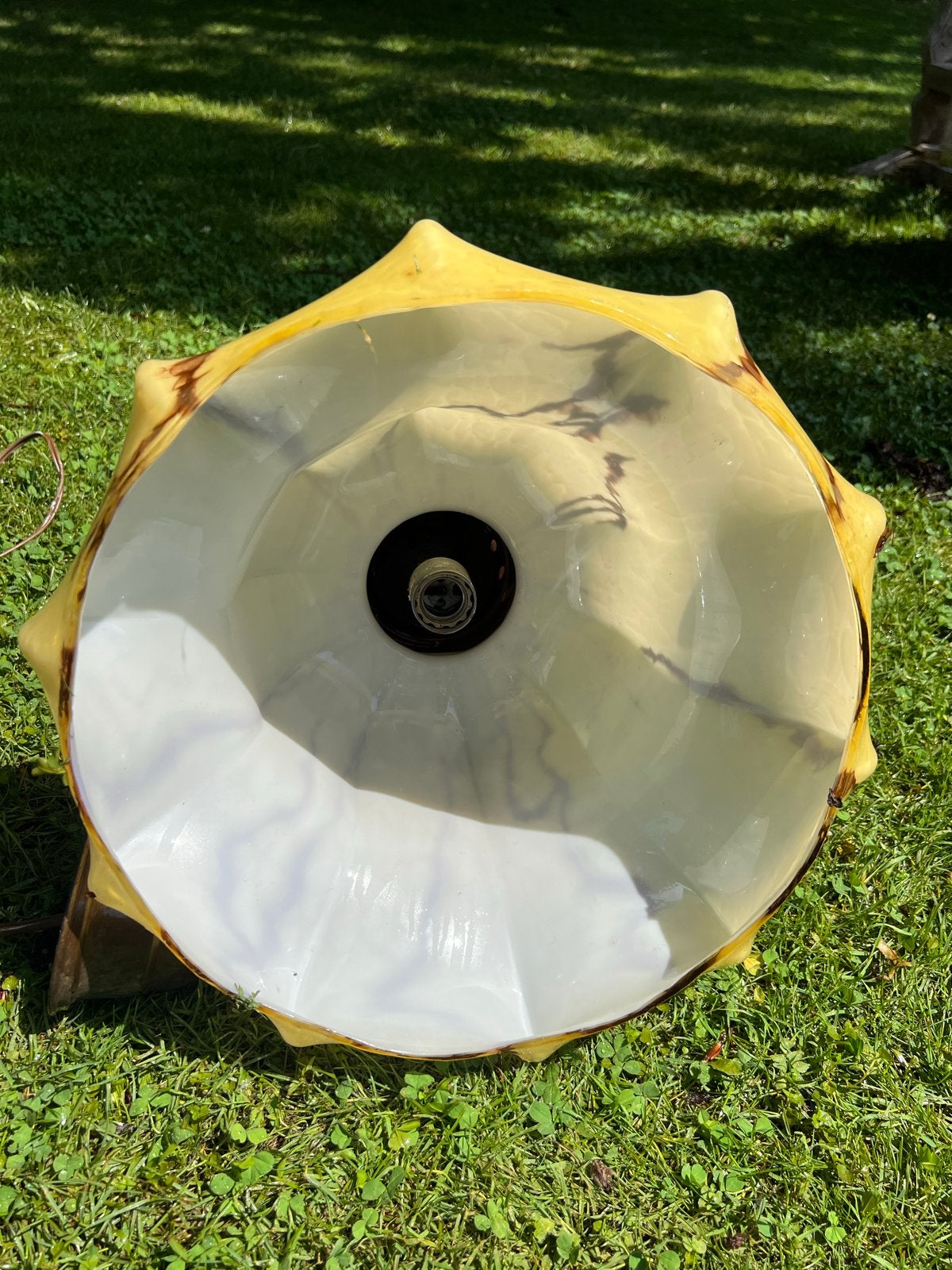 Vintage Hanglamp met Gemarmerd Glas en Messing Details, Huis en Inrichting, Ophalen, Gebruikt, Glas, E27 (groot)