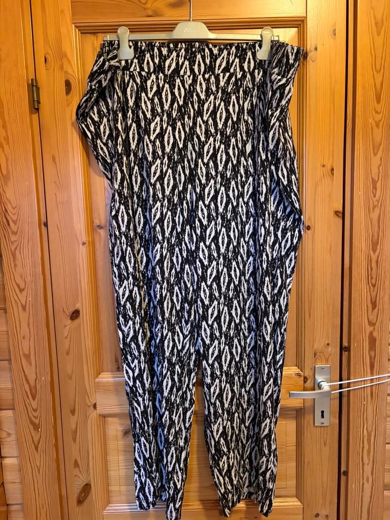 Broek yoga elastiek in achterband 56 Balsamik 63/70, Ophalen of Verzenden, Zo goed als nieuw, Zwart, Broek of Spijkerbroek