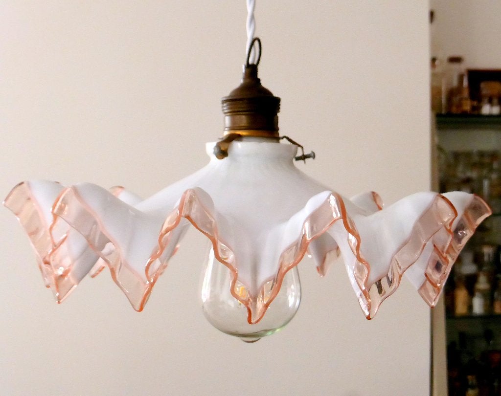 APART * Antiek wit opaline lampenkapje met roze plooien rand, Antiek en Kunst, Ophalen of Verzenden
