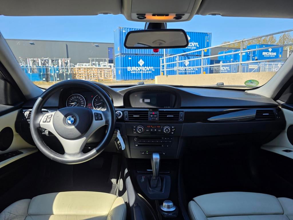 BMW 3-serie 330i Dynamic Executive AUT liefhebbers, Auto's, Automaat, Achterwielaandrijving, Zwart, 2996 cc