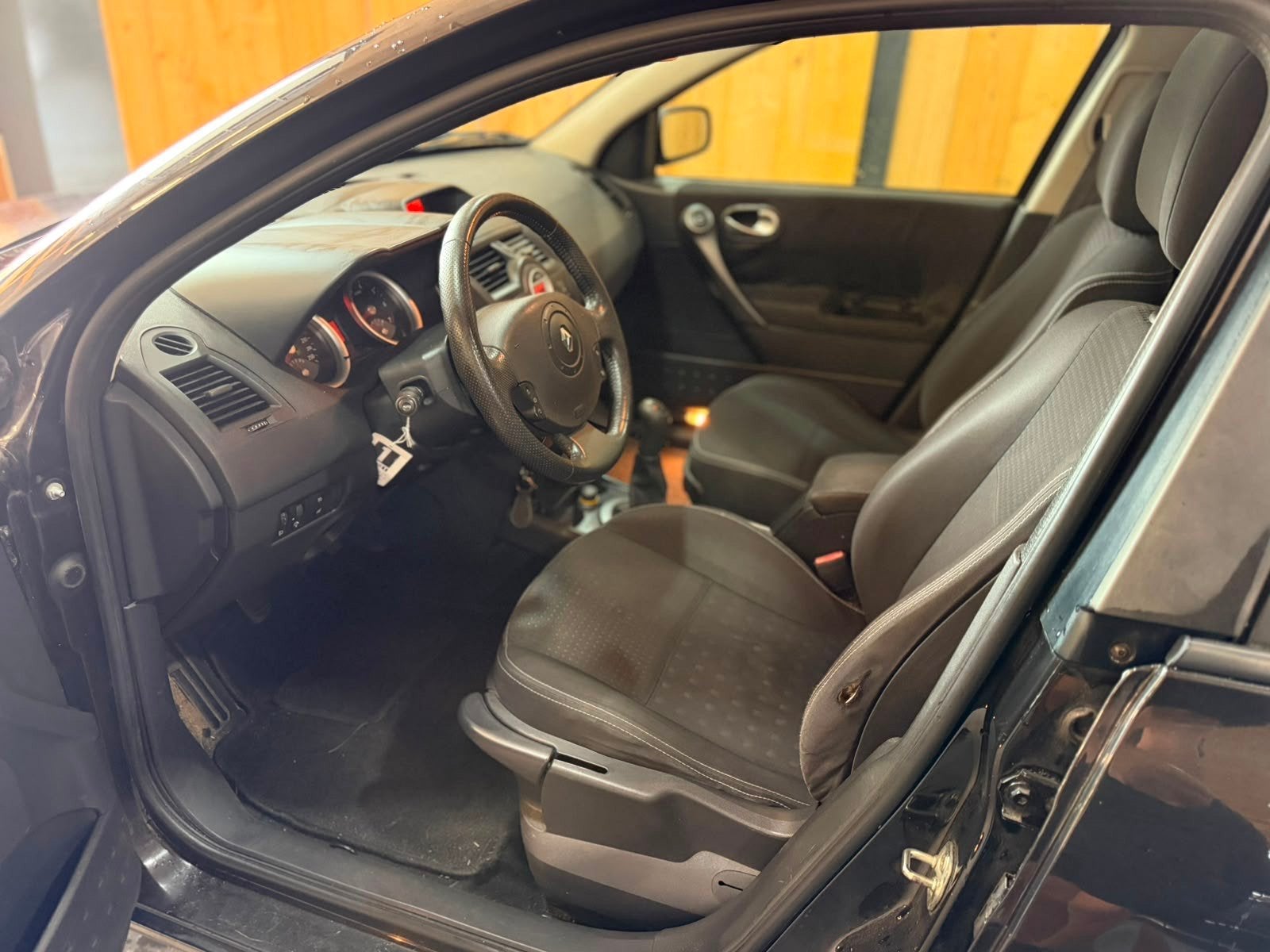 Renault Mégane Grand Tour 1.6-16V Expression Luxe 2005 Pano, Auto's, Renault, Gebruikt, 4 cilinders, Zwart, Automatische klimaatregeling