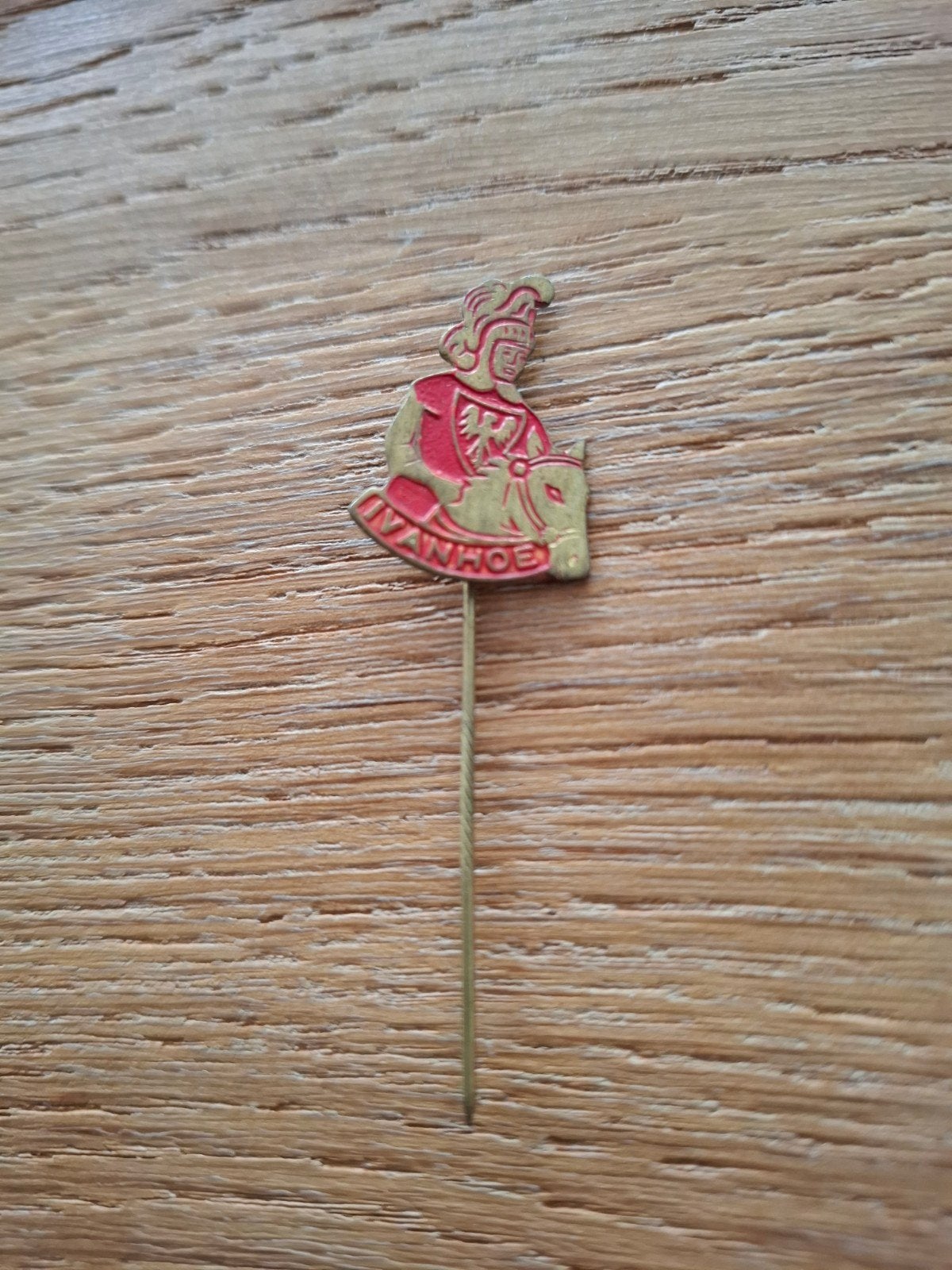 Vintage speldje pin prikker ridder Ivanhoe, Verzamelen, Speldjes, Pins en Buttons, Ophalen of Verzenden, Overige onderwerpen