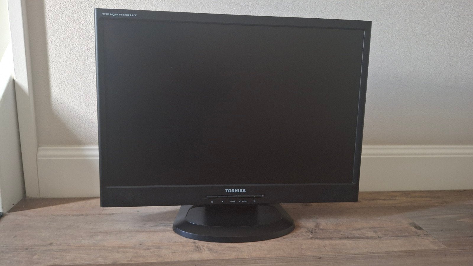 Toshiba 22" Monitor, Ophalen, Gebruikt, Overige typen, VGA