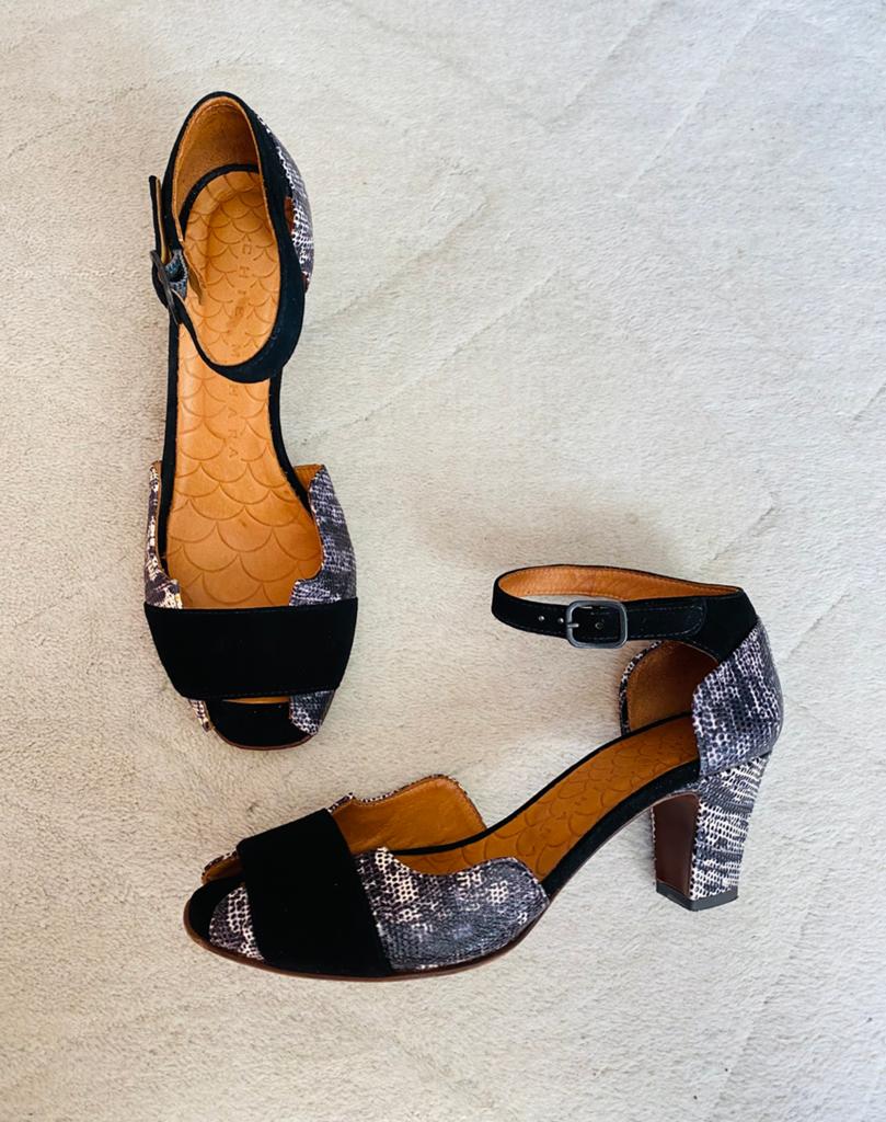 Chie Mihara peeptoe sandalen in maat 37, als nieuw 🤩, Kleding | Dames, Schoenen, Zwart, Zo goed als nieuw, Sandalen of Muiltjes