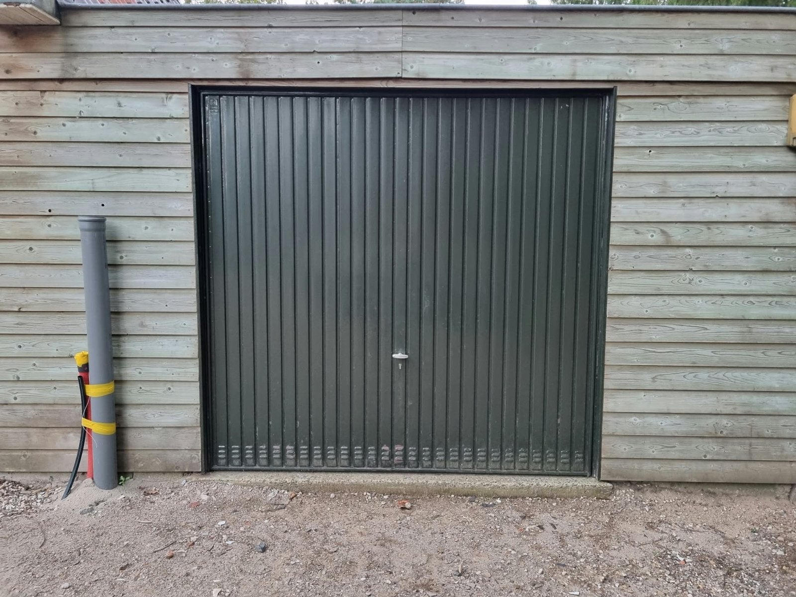 Groene handmatige garagedeur - Breedte 232 cm, Hoogte 224 cm, Ophalen, Gebruikt, Garagedeur, 120 cm of meer
