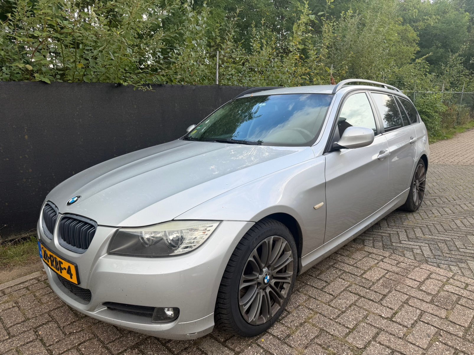 BMW 318i touring 2009 sportleer/ 18inch M3/ Navi/ Camera, Achterwielaandrijving, Zwart, Leder en Stof, Handgeschakeld