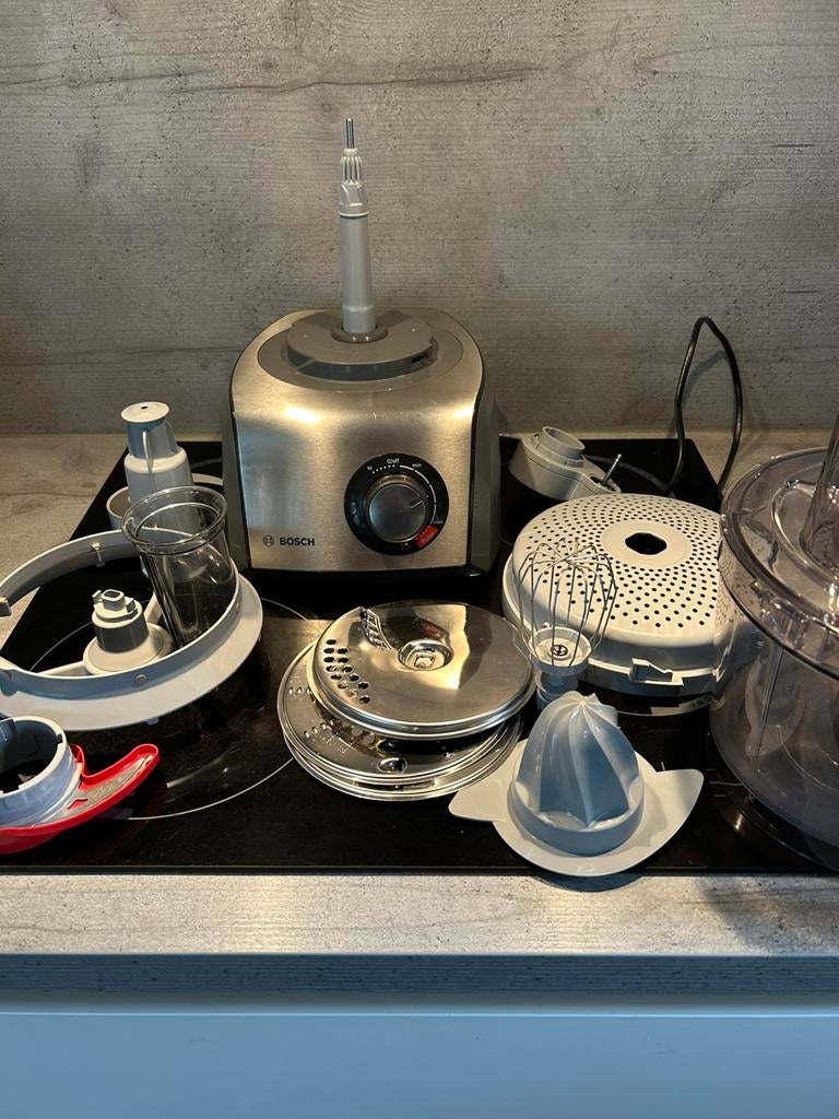 Krachtige Bosch keukenmachine 1250 watt incl accessoires, Witgoed en Apparatuur, Keukenmixers, 1 tot 2 liter, Ophalen of Verzenden
