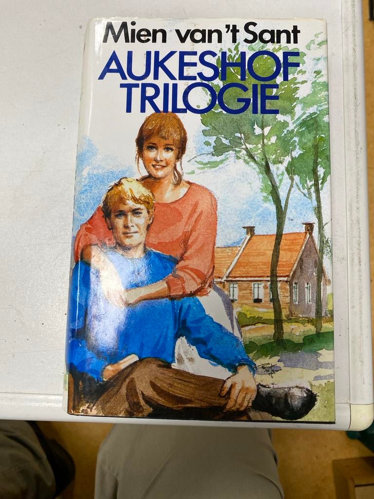 Aukeshof Trilogie - Mien van 't Sant, Ophalen of Verzenden, Gelezen, Nederland