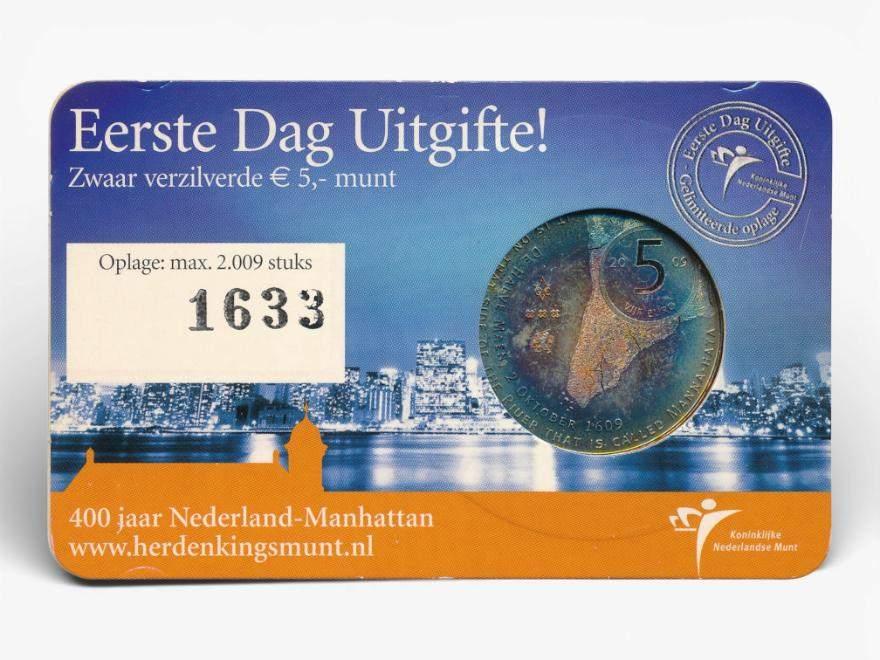 Nederland 5 Euro 2009 Het Manhattan Vijfje Eerste Dag Uitfit, Postzegels en Munten, Munten | Nederland, Ophalen of Verzenden, Koningin Beatrix