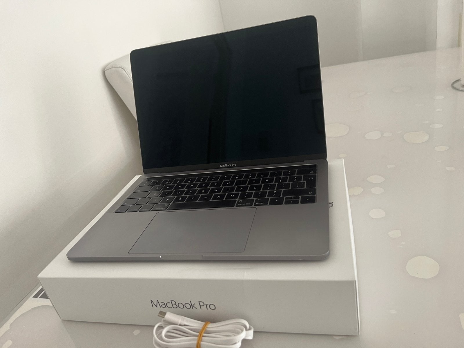 MacBook Pro 2017 13 inch met Touch Bar, Computers en Software, Apple Macbooks, MacBook Pro, 256 GB, 2 tot 3 Ghz, Qwerty